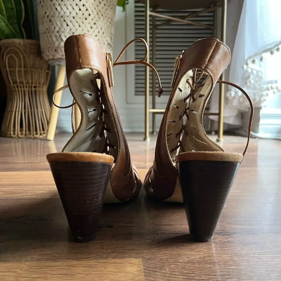 Vince Camuto Sandles - Picture 5 of 11